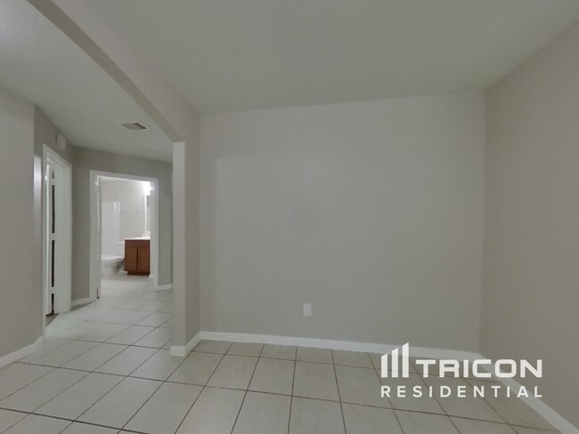 Building Photo - 425 Palomino Stand Dr