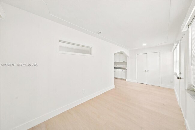 Foto del edificio - 119 NE 56th St