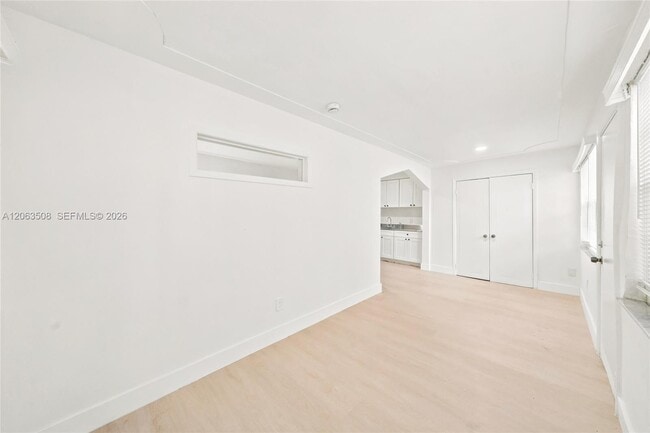 Building Photo - 119 NE 56th St