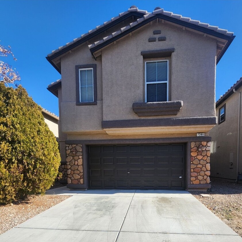 Foto principal - Charming 4-Bedroom Home in Las Vegas – Fre...