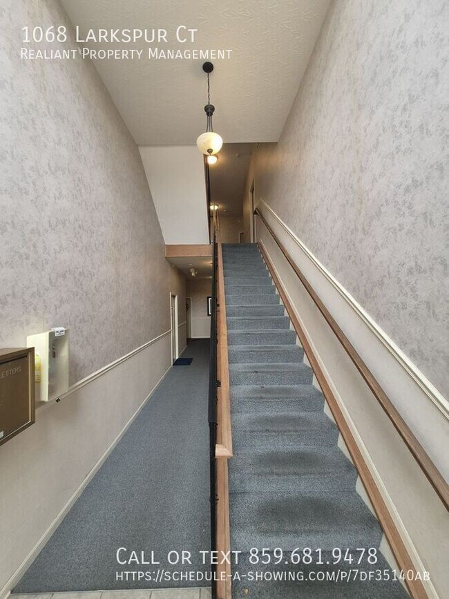 Foto del edificio - 1068 Larkspur Ct