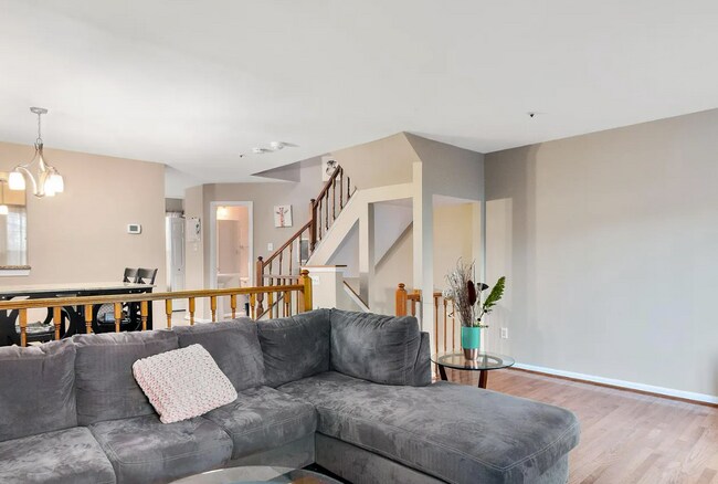 Foto del edificio - 804 Pleasant Hill Ln