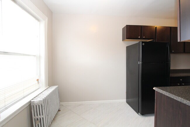 Building Photo - 3935 W Diversey Ave