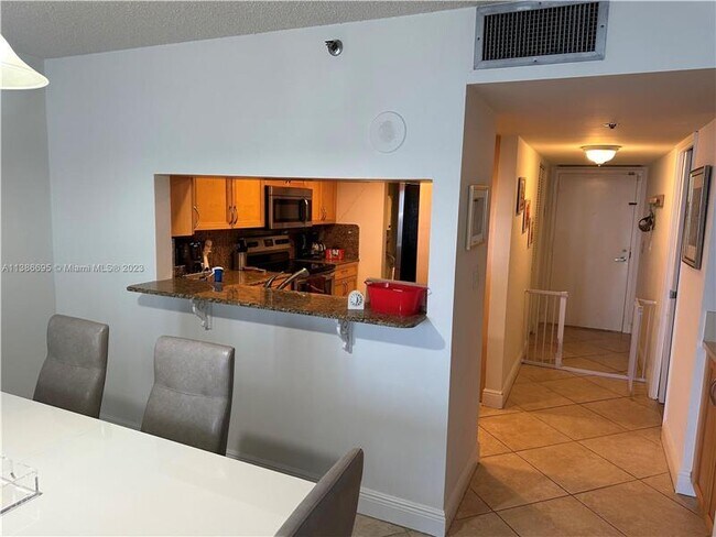 Foto del edificio - 1717 N Bayshore Dr