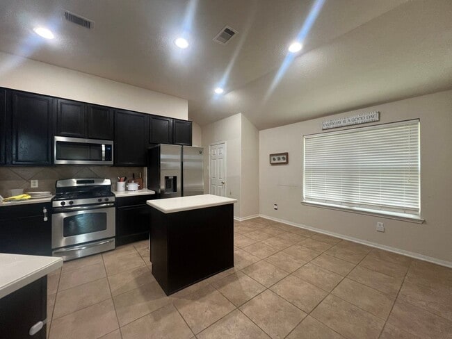 Foto del edificio - Beautiful One-Story Home Minutes from 290 ...