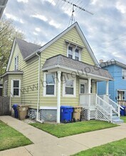 Building Photo - 821 48th St