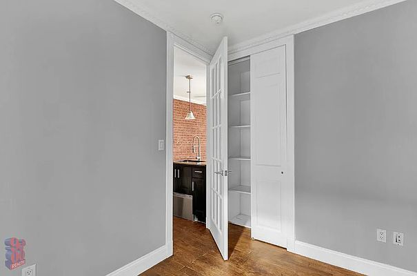 Building Photo - 314 E 106th St