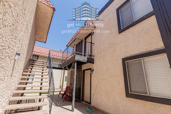 Building Photo - 700 W University Dr