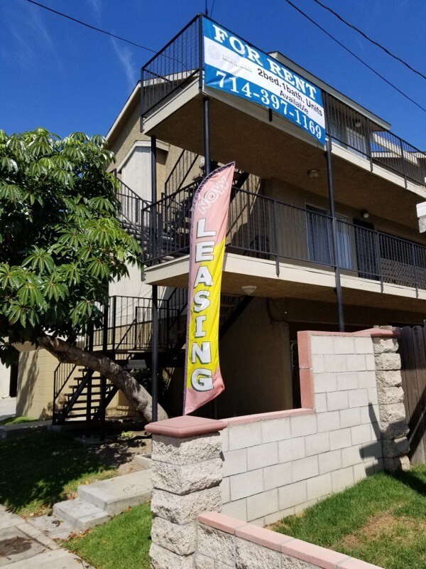 Foto del edificio - 1327 W. Civic Center