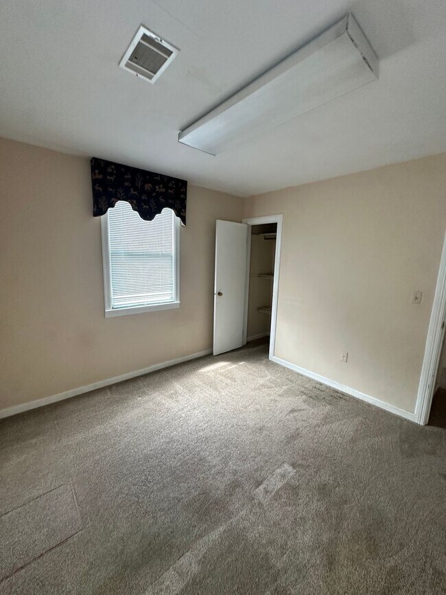 Building Photo - 3 Bed 1 Bath House