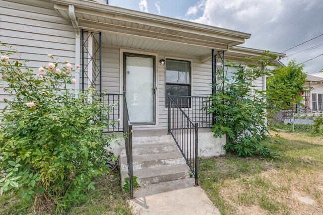 Building Photo - Charming 2 Bedroom in Probandt Neighborhood