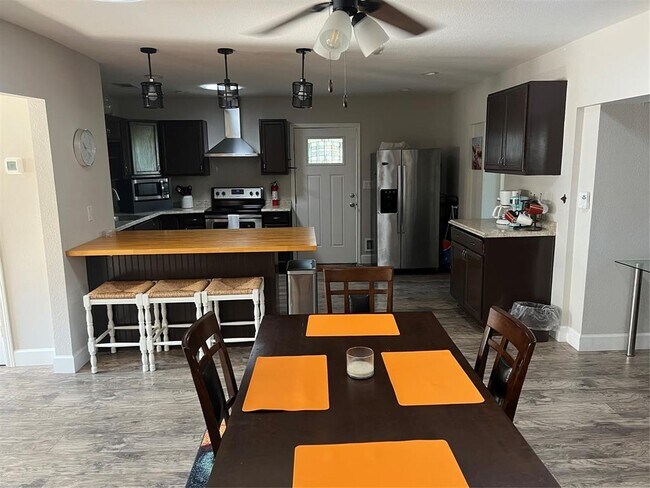 Foto del edificio - 2150 Songbird Trail