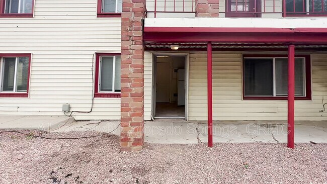 Building Photo - 114 W Brookside St