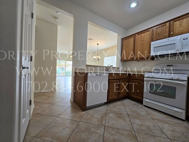 Building Photo - ~~Sun City Aliante 2 Bedroom + Den ~ 1200+ sq ft