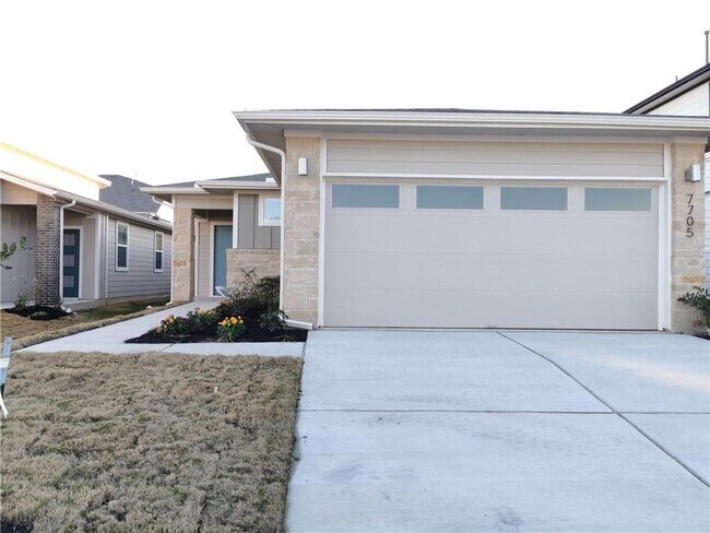 Foto del edificio - 7711 Jackson Graham Dr