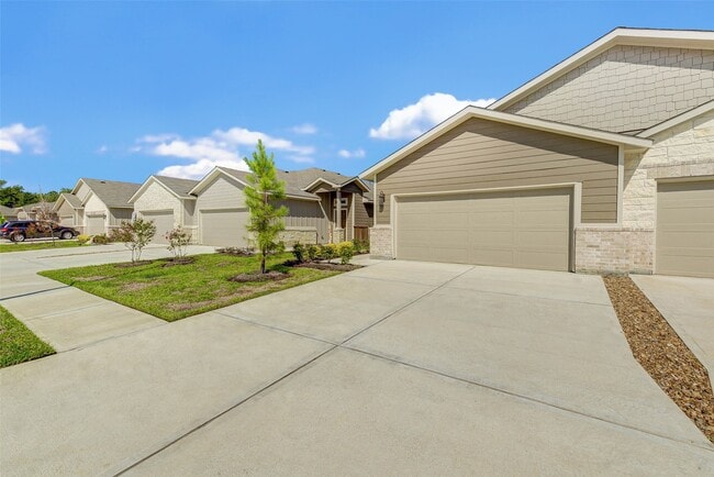 Building Photo - 9848 Grosbeak Ln