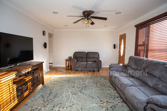 Photo - 112 W Taunton Ave House