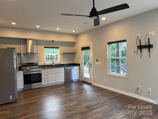 Building Photo - 607 Conestoga Dr