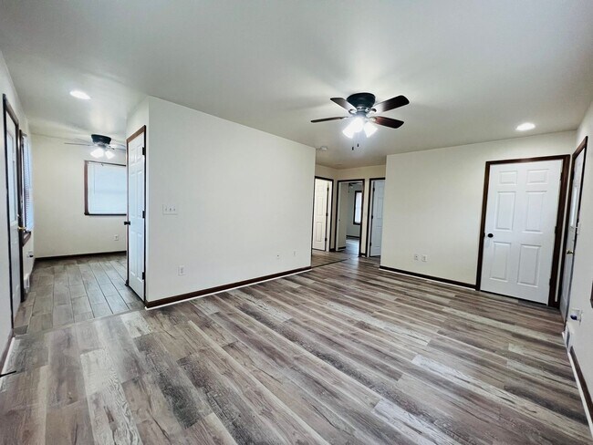 Foto del edificio - Updated 2-Bedroom Home with Finished Basement Space