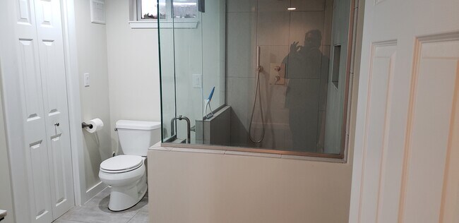 Bathroom - 2530 Zenobia St