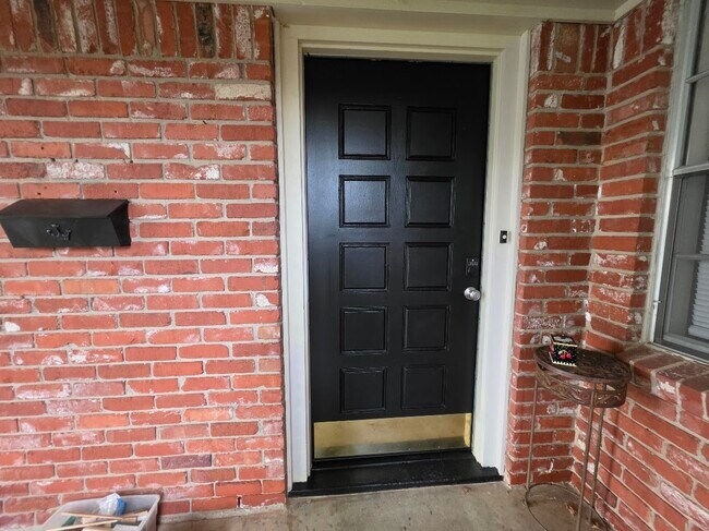 Puerta principal con entrada sin llave. - 4104 Kim Dr