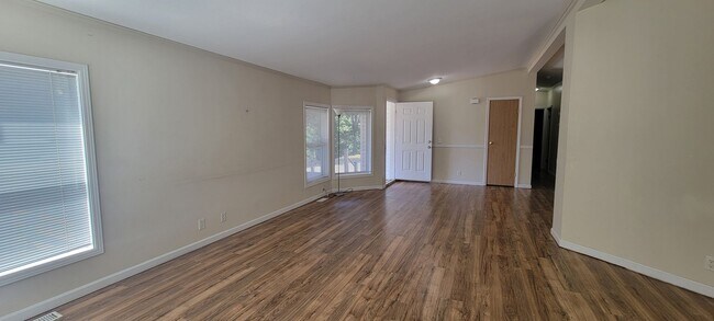 Foto del edificio - 8090 Sawtell Rd