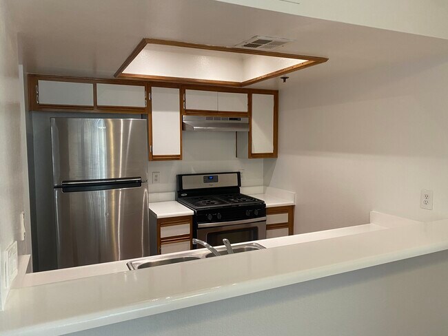 Building Photo - 500 S St Andrews Pl