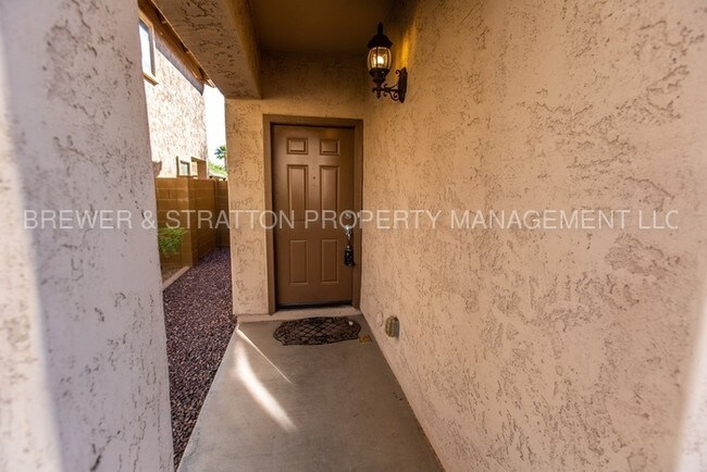 Building Photo - 2153 W Kathleen Rd