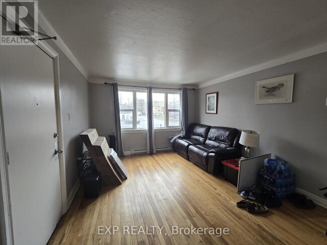 Building Photo - 1119 Merivale Rd