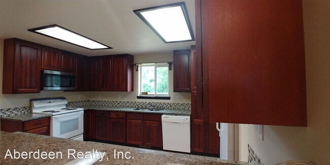 Building Photo - 3 br, 1 bath House - 1124 W Lindstrom St.