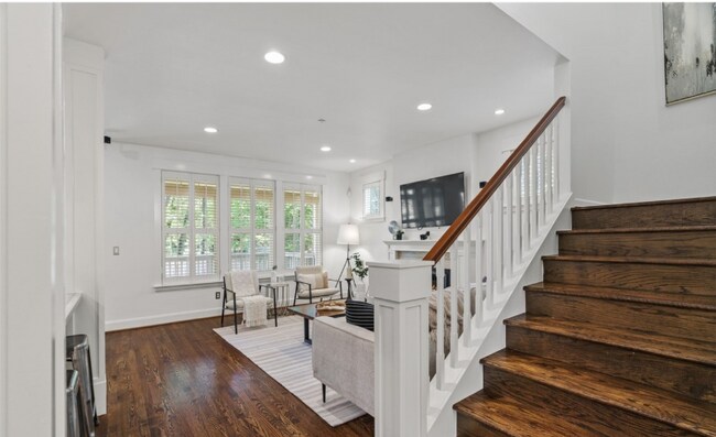 Foto del edificio - 1340 Bellevue Way SE