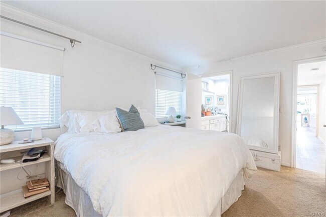 Foto del edificio - 719 Poinsettia Ave