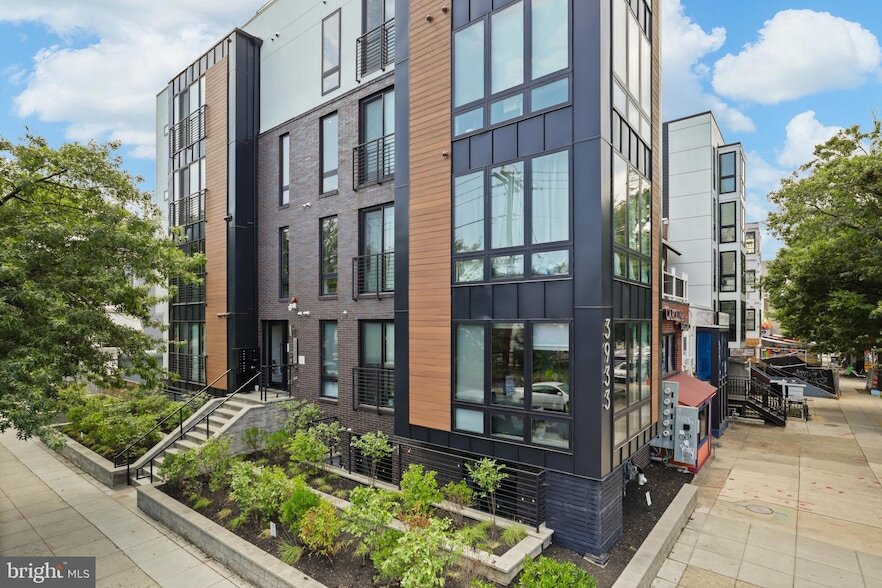 Foto principal - 3933 14th St NW