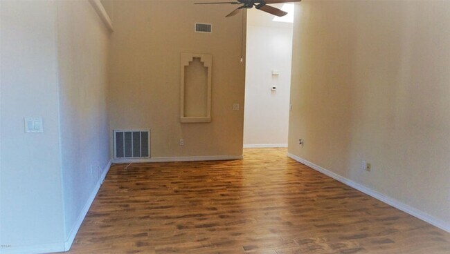 Building Photo - 4408 La Corte Dr