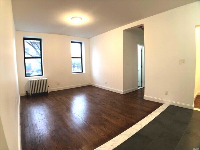 Foto del edificio - 61-05 39th Ave