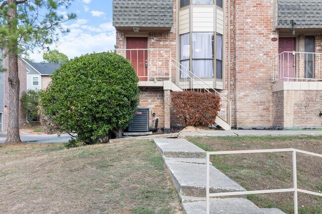 Foto del edificio - 1919 Place Rebecca Ln