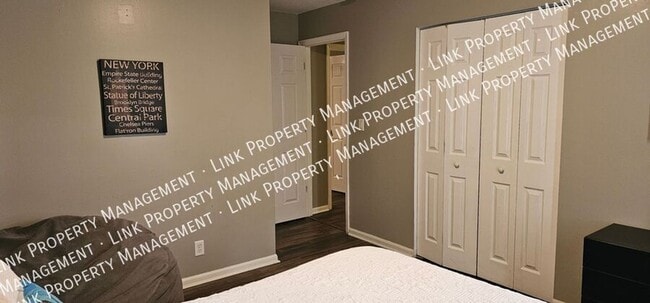 Foto del edificio - Coming in July!  Don't miss this Large 3 or 4 bedroom 2 full baths near Hwy 153/58.