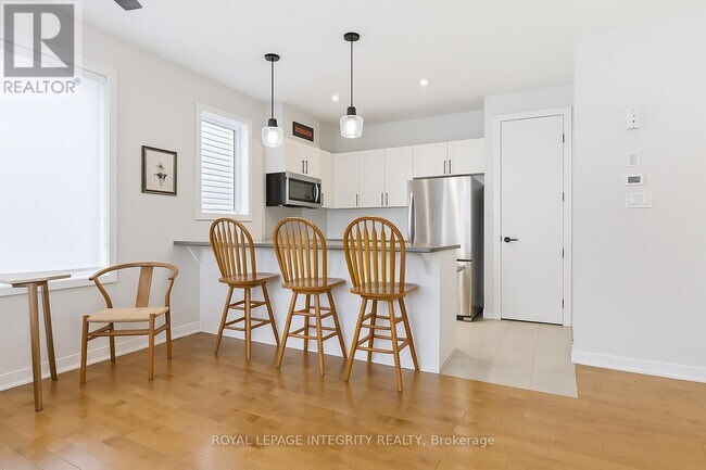 Building Photo - 820 Bascule Pl