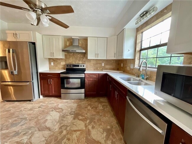 Building Photo - 5073 Village Green Way