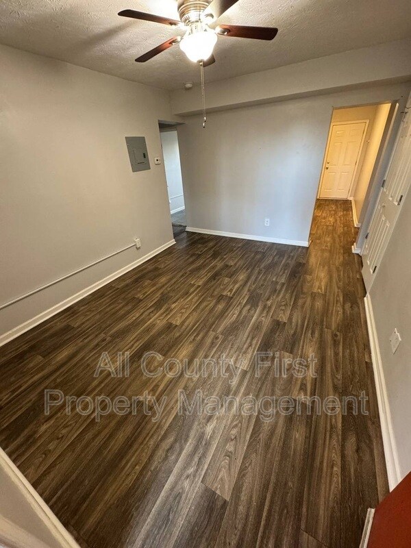 Foto del edificio - 927 Fortress Ave SW