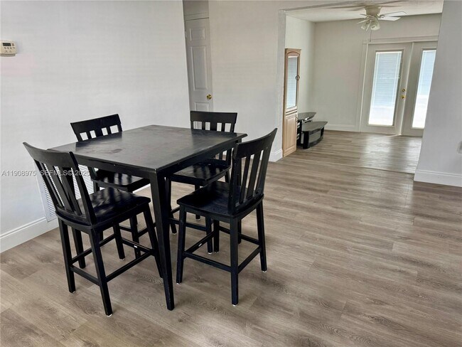 Foto del edificio - 6320 Mayo St