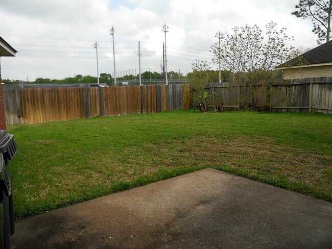 Foto del edificio - 2727 Oakland Dr