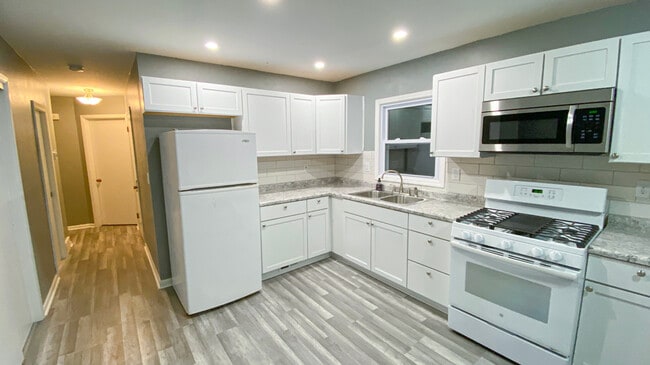 Foto del edificio - 8420 W Keefe Ave
