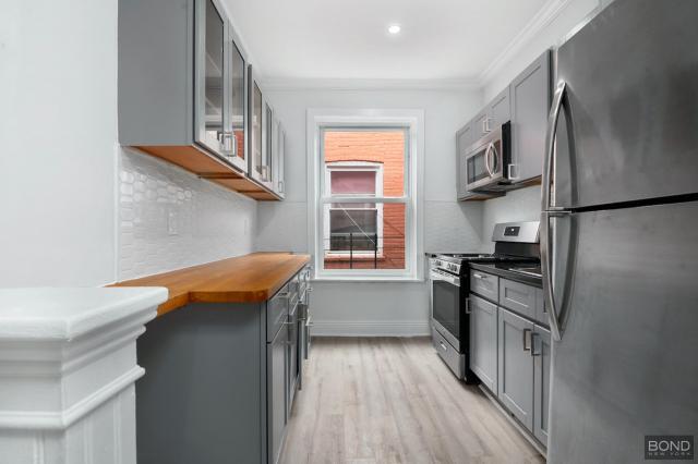 Foto principal - 3 bedroom in Brooklyn NY 11212