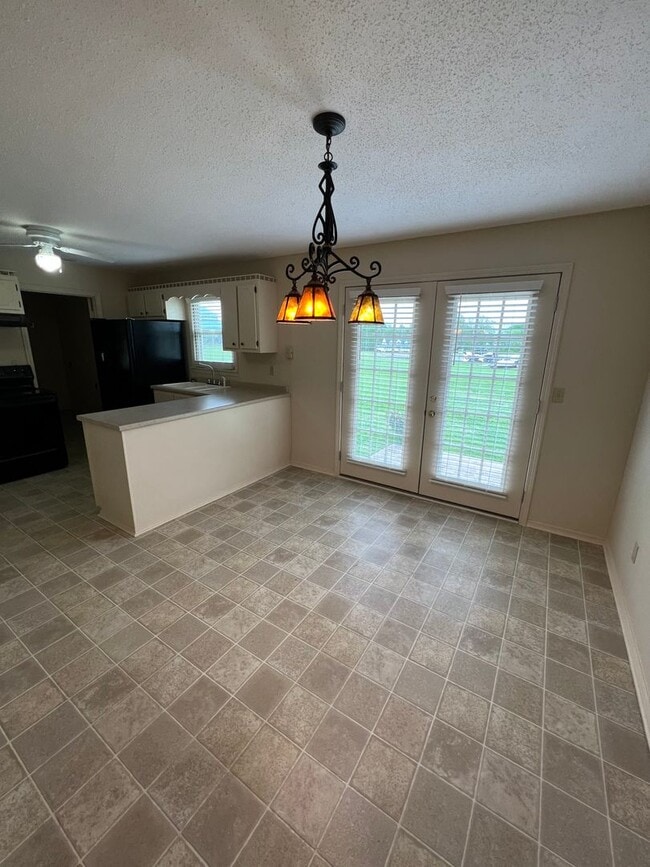 Building Photo - Charming Brick Home!