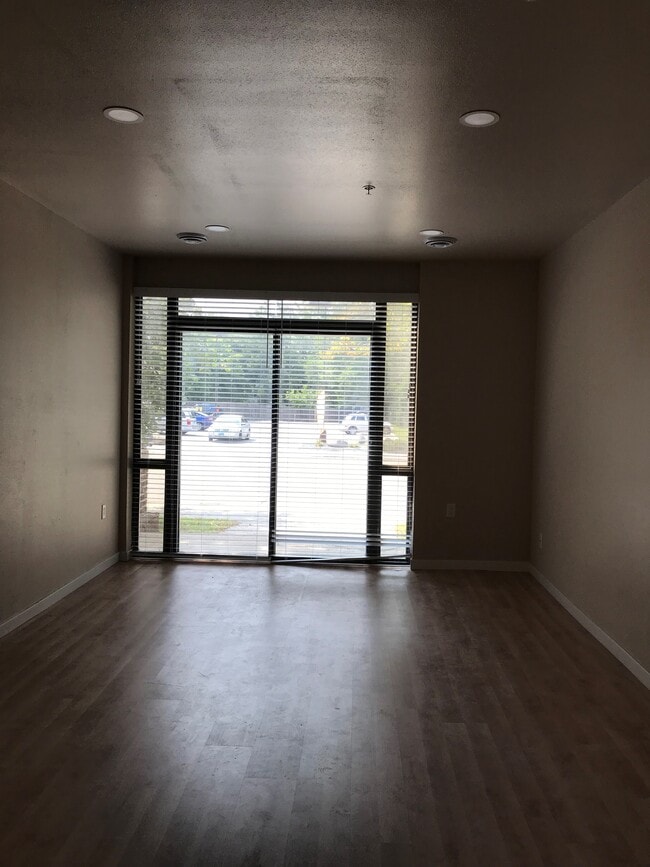 Building Photo - 810 4th Ave S