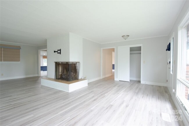 Building Photo - 111 Clement Dr