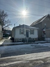 Building Photo - 1113 5th Ave