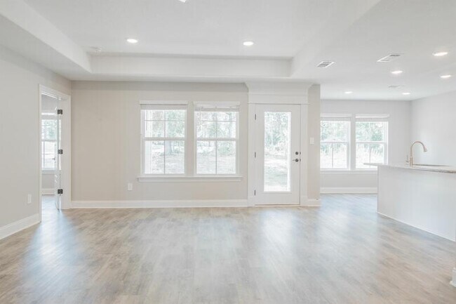 Foto del edificio - 126 Pointe Breeze Wy