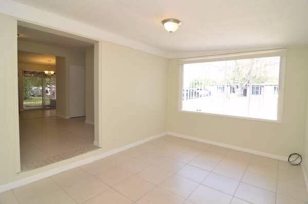 Building Photo - 1110 E Camellia Dr